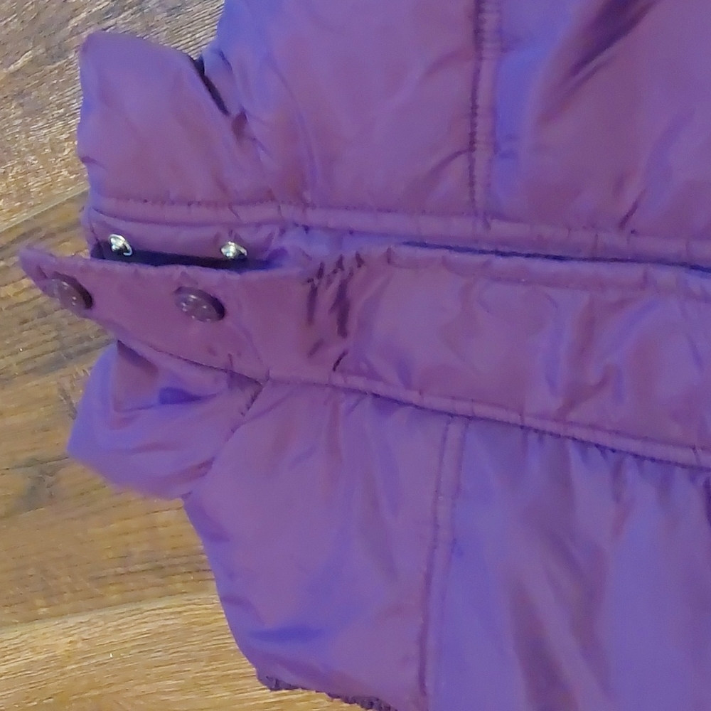 Vest - Picture 3 of 8